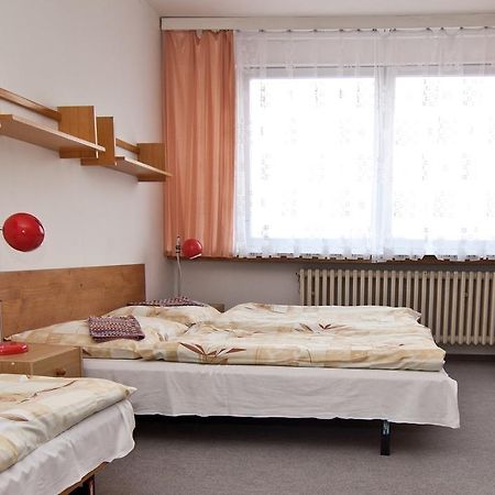 Hôtel Domov Mladeze A Skolni Jidelna Karlovy Vary Chambre photo