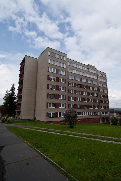 Hôtel Domov Mladeze A Skolni Jidelna Karlovy Vary Extérieur photo